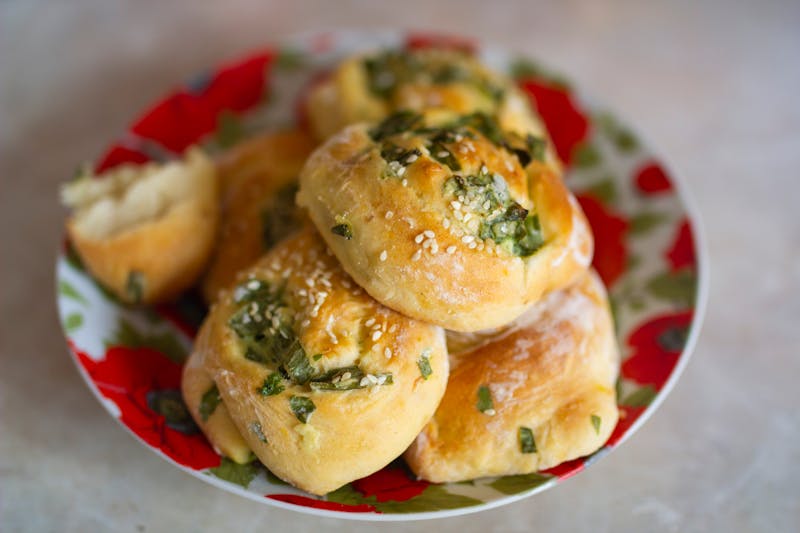 Garlic bread knots with herb butter dipping sauce