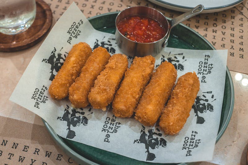 Mozzarella sticks with marinara dipping sauce